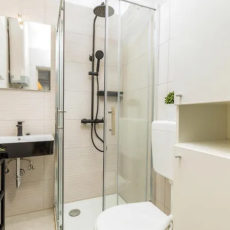 Apartment 2 Bedroom Stunning Apartment In Fazana *