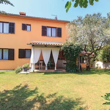 2 Bedroom Stunning Apartment In Fazana Apartment *