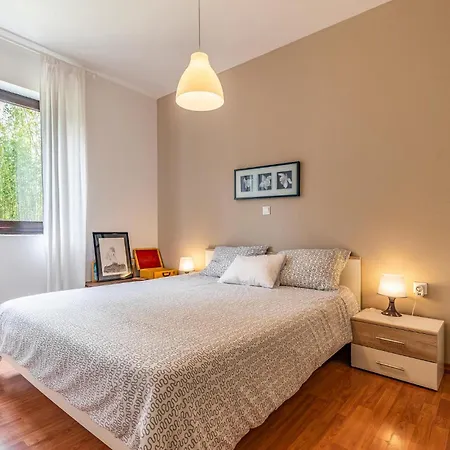 2 Bedroom Stunning Apartment In Fazana