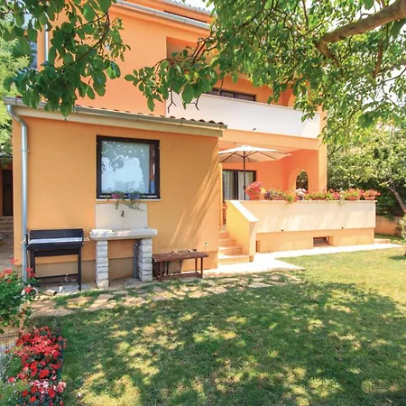2 Bedroom Stunning Apartment In Fazana Fazana