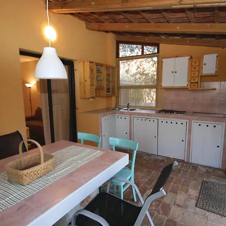2 Bedroom Stunning Apartment In Fazana *