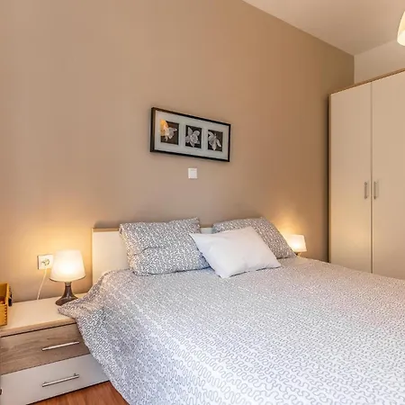 Apartment 2 Bedroom Stunning Apartment In Fazana